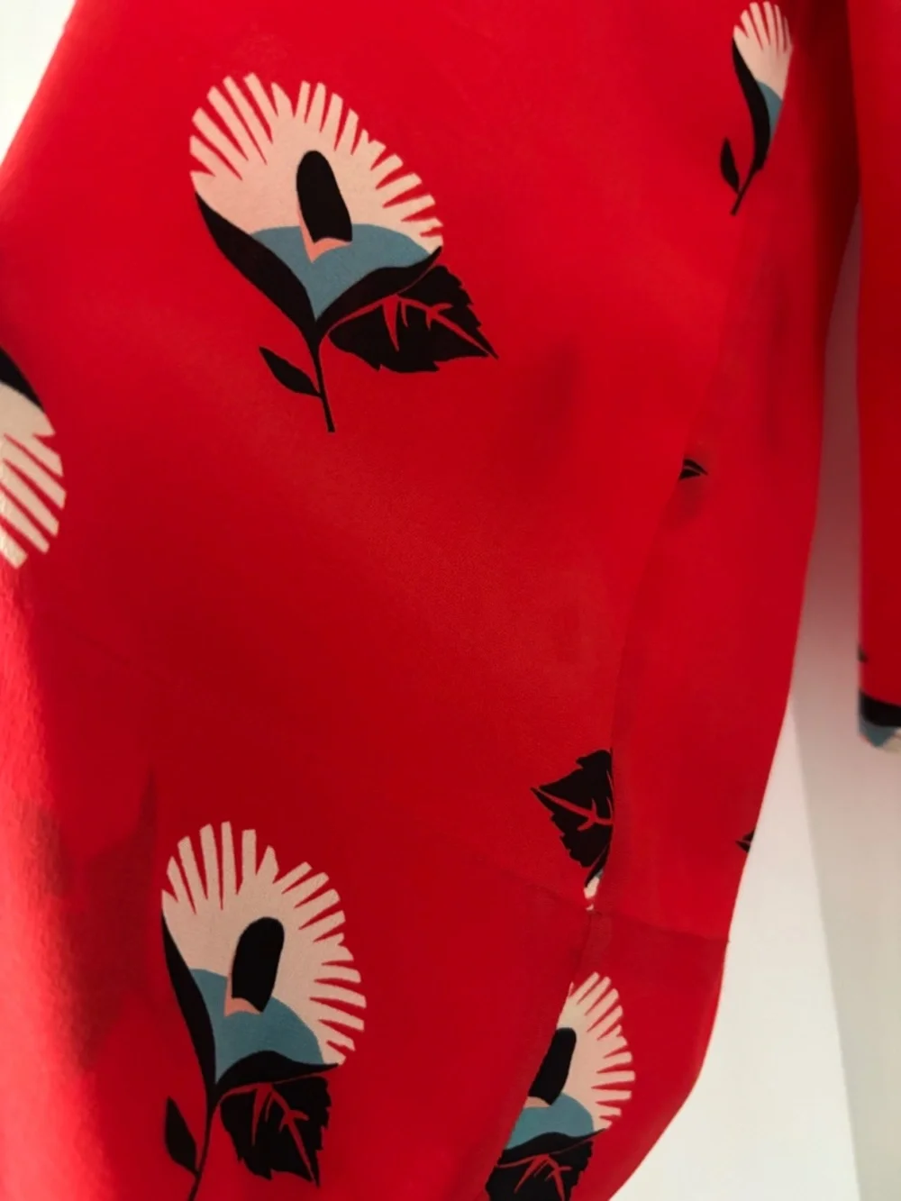 ETRO Italy 100% Silk Wrap Blouse Red Floral Surplice Top - IT 42 / US 6 - Picture 4 of 6